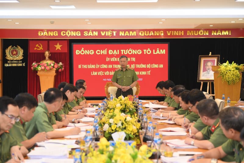 Bộ trưởng Tô Lâm (nay là Tổng Bí thư Ban Chấp hành Trung ương Đảng, Chủ tịch nước Cộng hòa xã hội chủ nghĩa Việt Nam) phát biểu tại buổi làm việc với Đảng ủy Cục An ninh kinh tế. Nguồn: Báo Công an nhân dân.