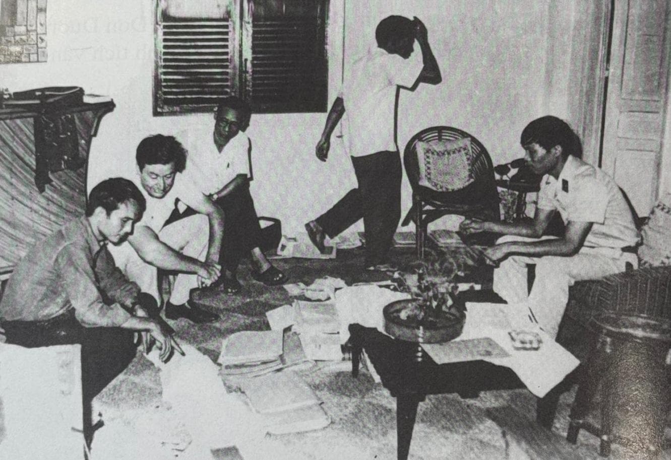 CHIẾN CÔNG 44. LỰC LƯỢNG AN NINH KHÁM XÉT, BÓC GỠ HOẠT ĐỘNG GIÁN ĐIỆP CỦA RICHARD WHITE, THU GIỮ PHƯƠNG TIỆN VÀ TÀI LIỆU TÌNH BÁO